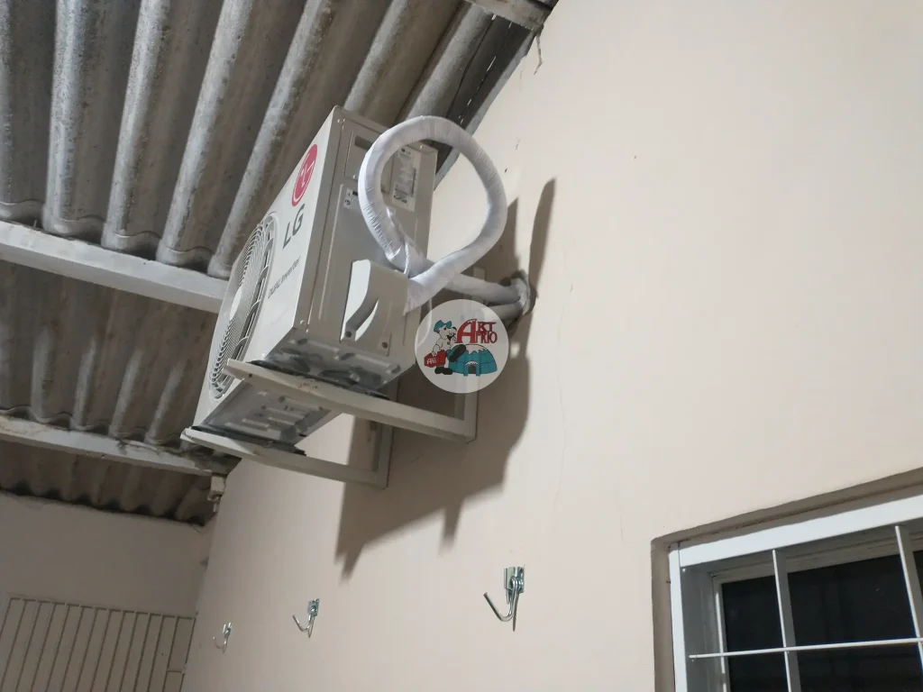 Split inverter instalado em residência em Manaus, AM