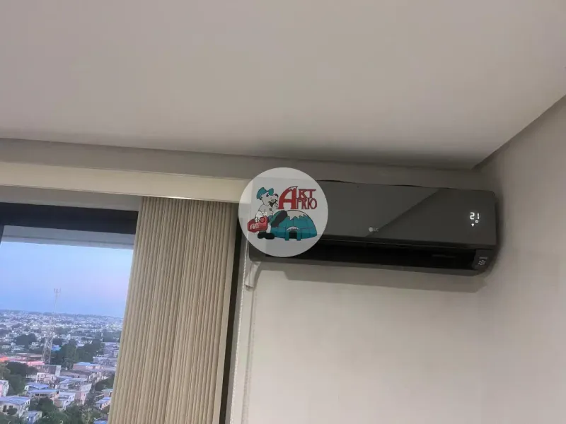 Split inverter LG instalado pela Art Frio em apartamento com vista para Manaus